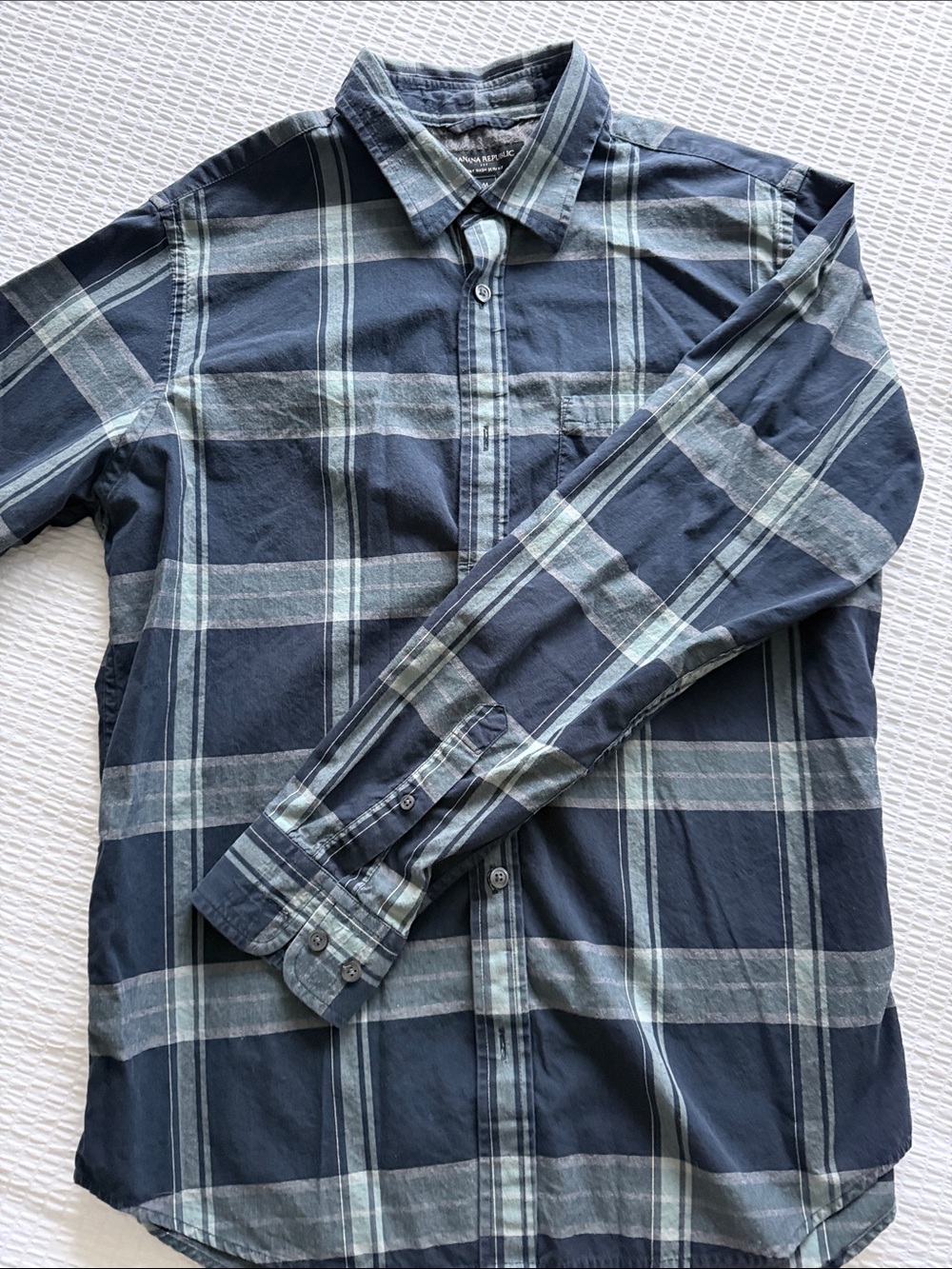 Banana Republic: Men's Navy Plaid Button-Up Shirt (Medium)